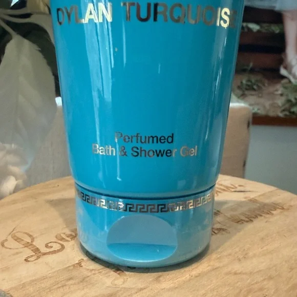 Versace Dylan Turquoise Pour Femme Perfumed Bath & Shower Gel - Picture 3 of 6